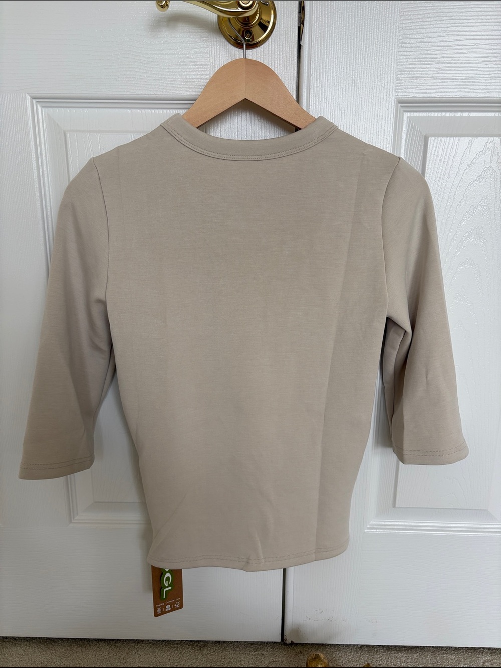 NWT OGL Luxuriously Soft Crewneck Top with Three-Quarter Sleeved in Ash Ivory - Picture 4 of 5